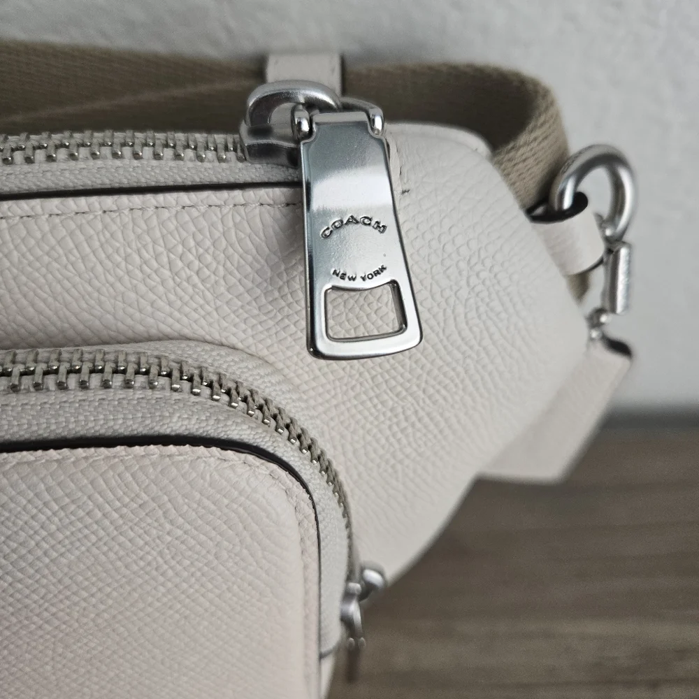 COACH Belt Bag in Crossgrain Leather Chalk - Picture 4 of 14